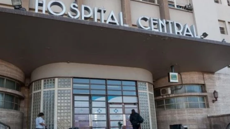 Una mujer murió quemada y su hijo de 15 está muy grave y acusan a su pareja de prenderlos fuego