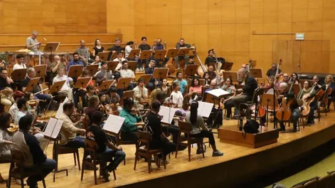 Diario de Cuyo | LA ORQUESTA SINFÓNICA de la UNSJ, participa en los festejos del 55º aniversario del Auditorio Victoria. Con el nuevo director titular, estrenará dos piezas importantes del repertorio sinfónico clásico.