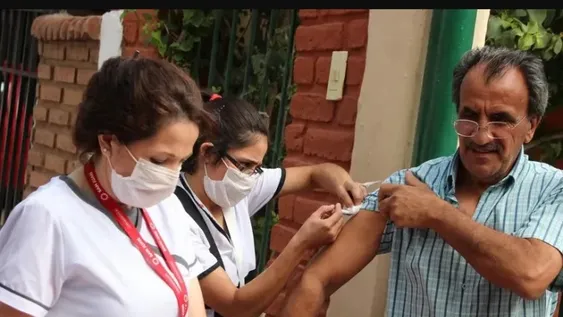 Aseguran que la antigripal no afecta a la vacuna Covid y recomiendan aplicársela