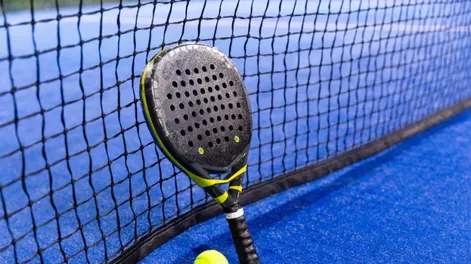 Escándalo en un complejo de canchas de pádel: un cliente golpeó al dueño y tuvo que pagarle $60.000 para no recibir una condena