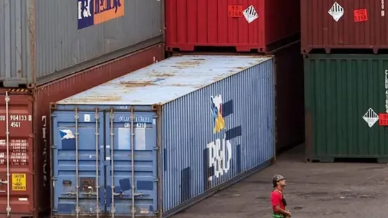 Tensión entre Gobierno y empresas importadoras por la falta de dólares