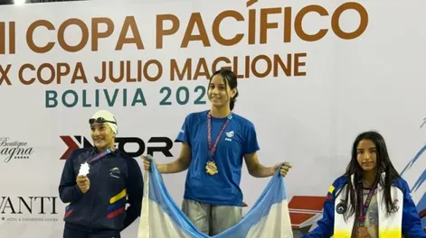 La nadadora sanjuanina que pidió ayuda para poder competir en Bolivia, tuvo premio: ganó la Copa Pacífico