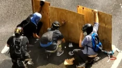 Tensión en el Congreso: incidentes, bombas molotov y policías heridos en medio del operativo antipiquetes