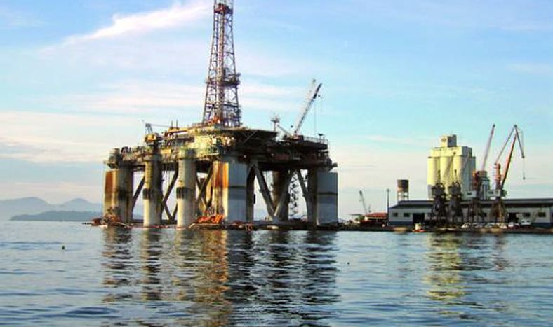 El petróleo encuentra su piso en los U$S75 el barril