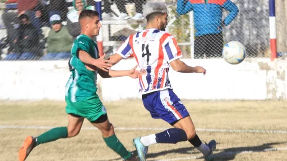 Peñarol ganó con dos jugadores menos y volvió al triunfo después de siete partidos