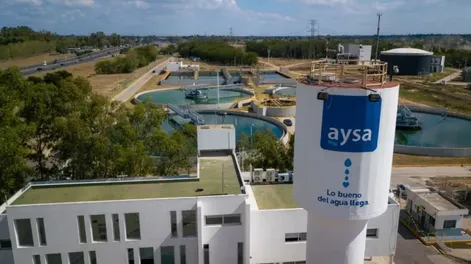 El Gobierno avanza con la privatización de AySA: prepara el pliego para vender la empresa de agua y saneamiento