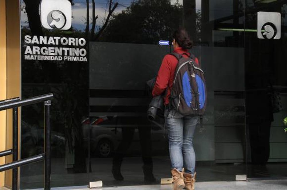 Un bebé quedó grave ¿fue por un sacudón de la niñera?