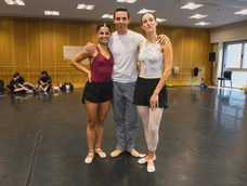 Carmina Burana: María del Valle Montes y Gema Bueno, junto al bailarín invitado Lucas Segovia.&nbsp;
