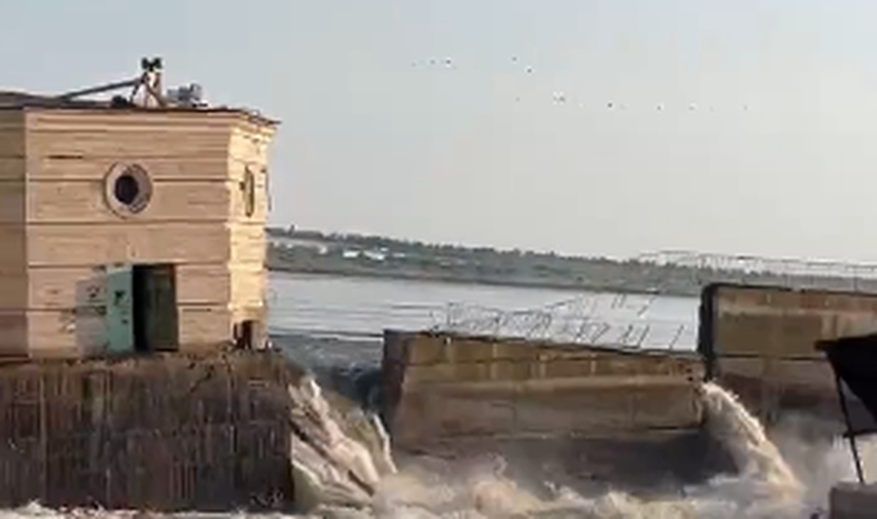 Rusia destruyó un embalse en Ucrania: temen inundaciones en 80 pueblos