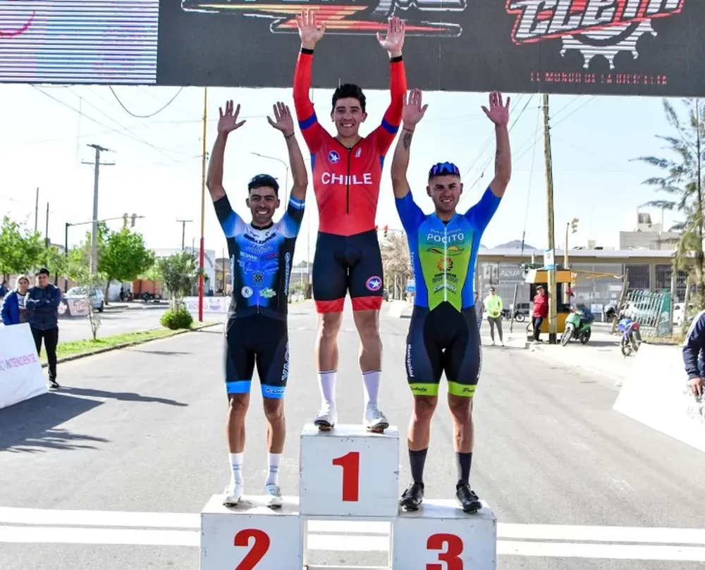 Rosas y Velárdez subieron al podio en el inicio del Tour de Chilecito