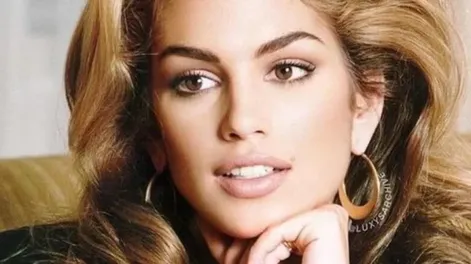 La tendencia en pelo de los ’90 que volvió con fuerza este 2026 y es pura actitud