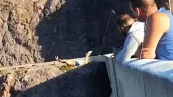 Saltó borracho de una represa de más de 100 metros de alto: está en terapia intensiva