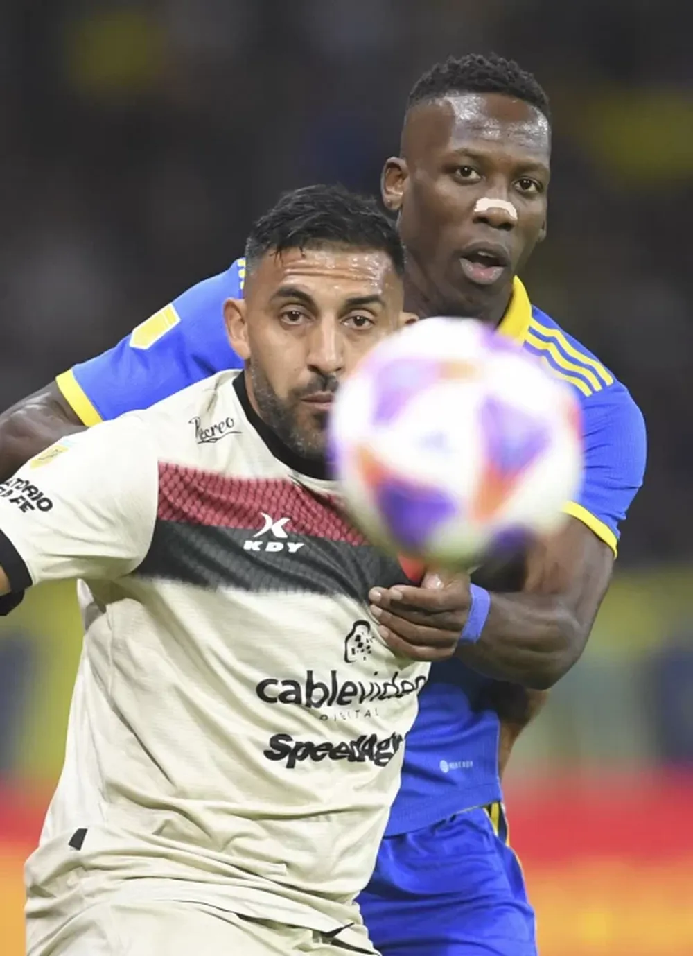 Colón dio el golpe en la Bombonera