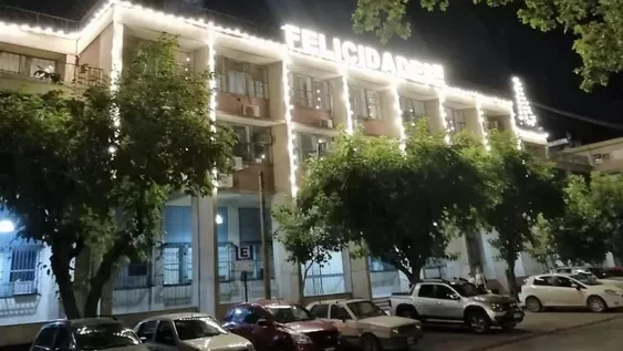 Tribunales festeja las Fiestas con luces