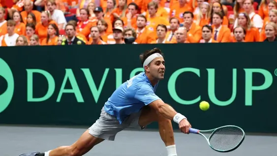 CONTUNDENTE. Etcheverry abrió la serie con una buena victoria.