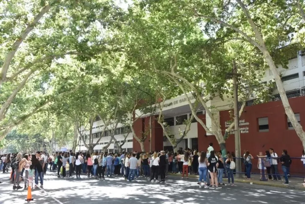 La Escuela Industrial recibirá una réplica de la Bandera del Ejército de los Andes