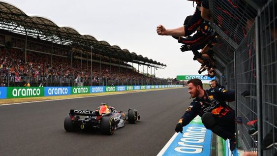 Max Verstappen se impuso en el GP de Hungría con una espectacular remontada