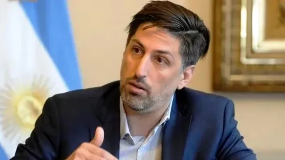 El Gobierno nacional convocó de urgencia a las provincias que se niegan a cerrar las escuelas