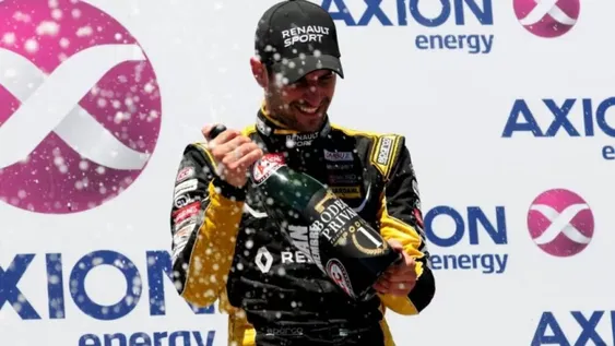 Ardusso: “En el Villicum hay que hacer un mejor asfalto para que no se degrade”