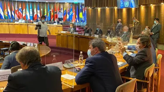 Uñac cerró su agenda en Chile