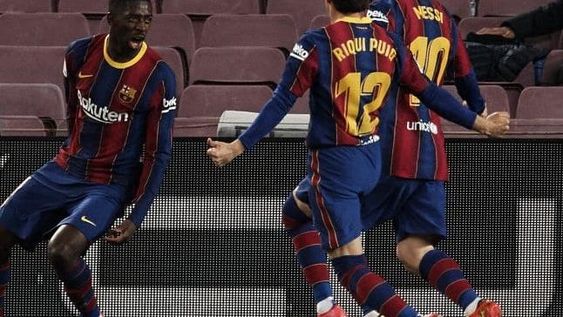 Barcelona logró un triunfo agónico y quedó a sólo un punto del líder Atlético de Madrid