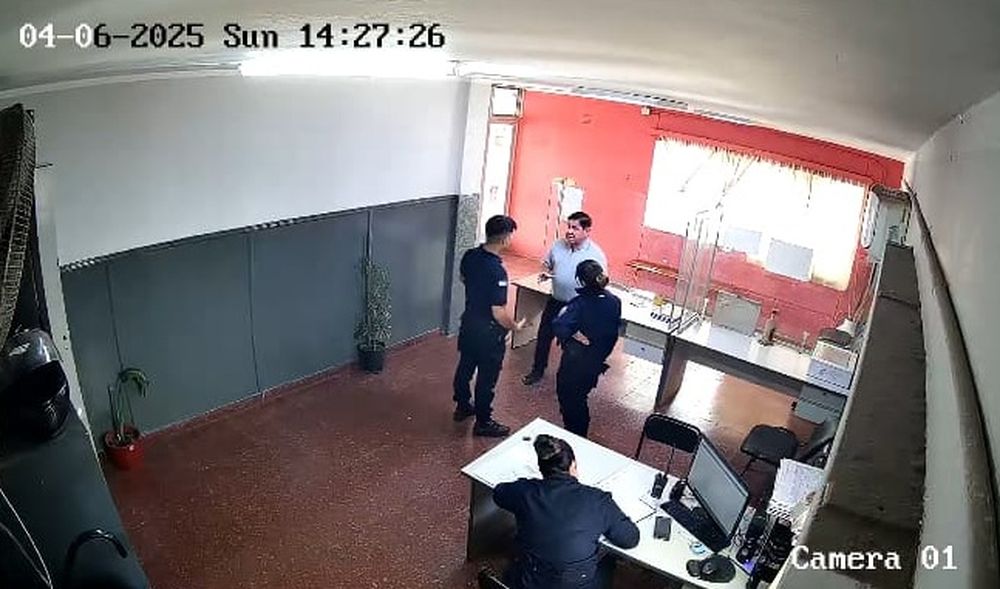 [VIDEO REVELADOR] El momento en el que el juez concurrió a la comisaría para interceder a favor de un detenido