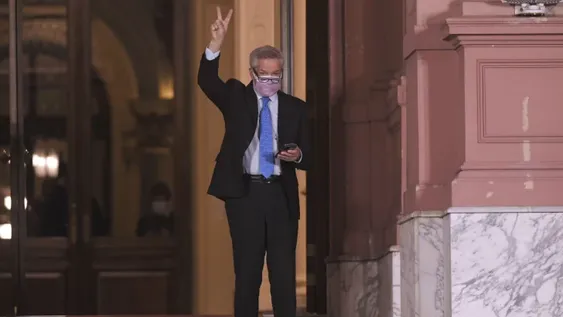 A Felipe Solá le pidieron la renuncia en viaje hacia la Cumbre de la Celac