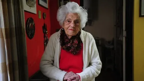 Picada, facturas y una votante de 103 años