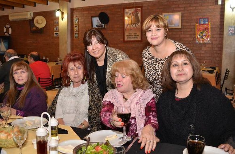 Cena  en  el Día  del  Locutor
