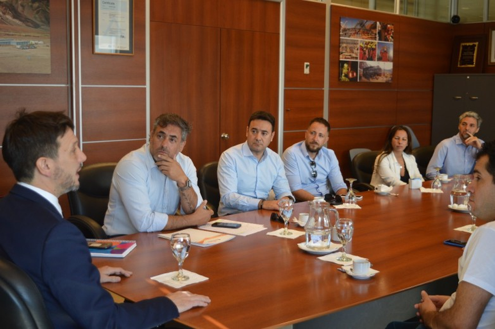 El ministro Perea con los socios de CAPRIMSA.-
