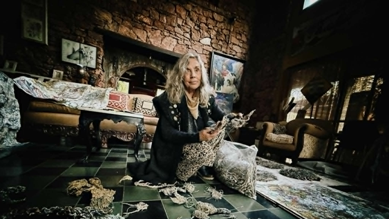 Cecilia Rabbi Baldi en su casa-taller, preparando la obra que viajará a Jujuy.&nbsp;