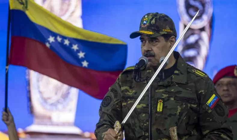 Donald Trump, ha desplegado el mayor buque de guerra en el Caribe y el régimen de Venezuela teme un ataque inminente, es el momento perfecto para ofrecerle una estrategia de salida al dictador Nicolás Maduro.