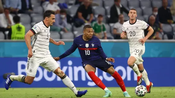 Francia derrotó a Alemania en el duelo estelar de la primera fecha