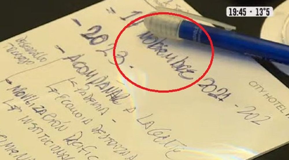 Macri cometió 6 errores de ortografía en un apunte y las redes no lo perdonaron
