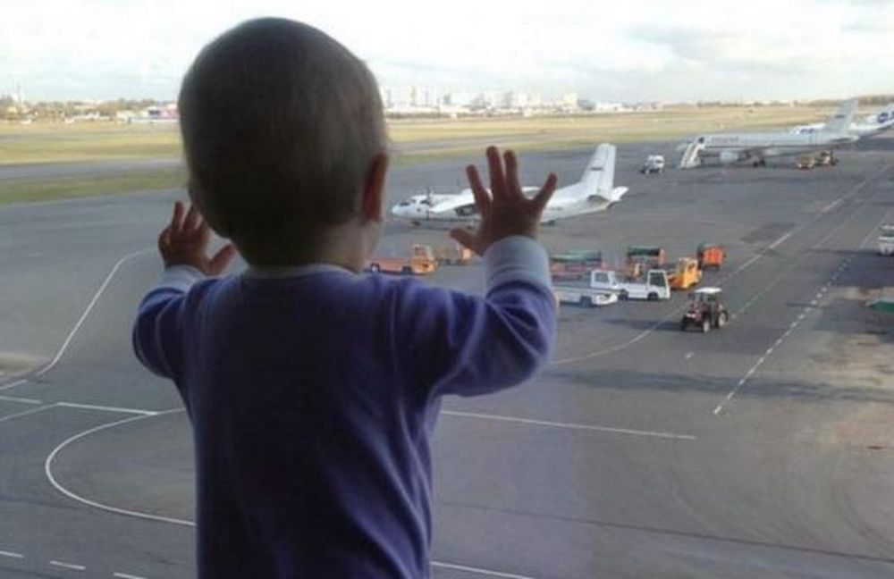 La foto de la beba que murió en el vuelo ruso sacude al mundo