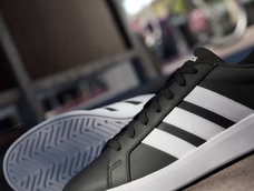 Outlet en Adidas: las ofertas con descuentos de hasta el 70% en zapatillas, ropa y camisetas oficiales, a un click