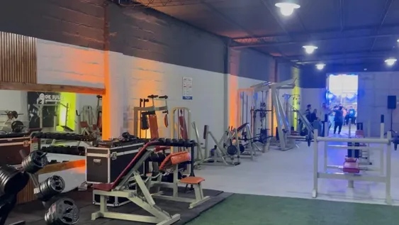 El Gimnasio Municipal de 9 de Julio cuenta con máquinas nuevas y espacios para la práctica de distintas disciplinas deportivas.