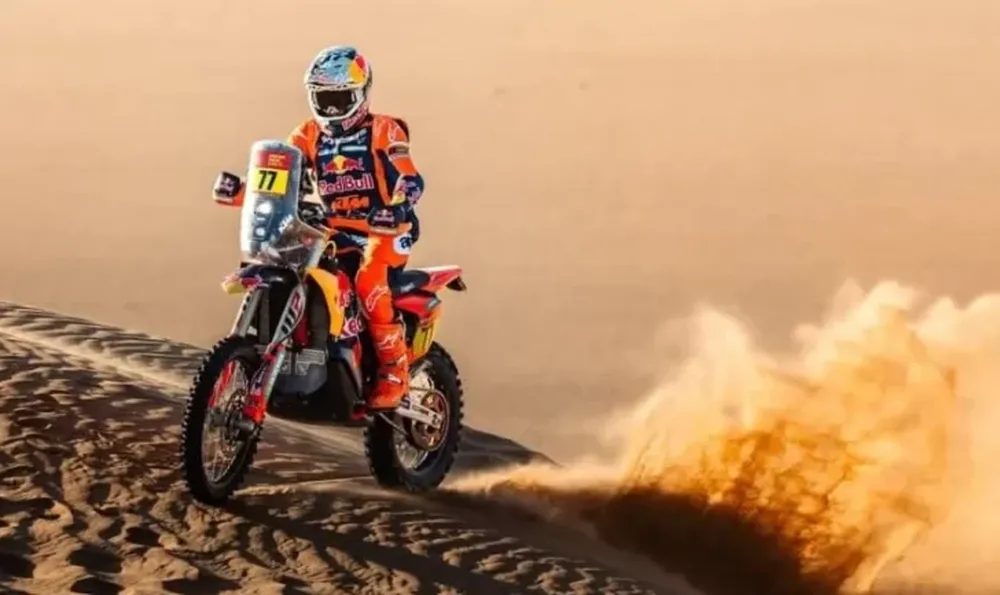 A fondo. Luciano Benavides volvió a prenderse en la pelea por la gloria en el Dakar.