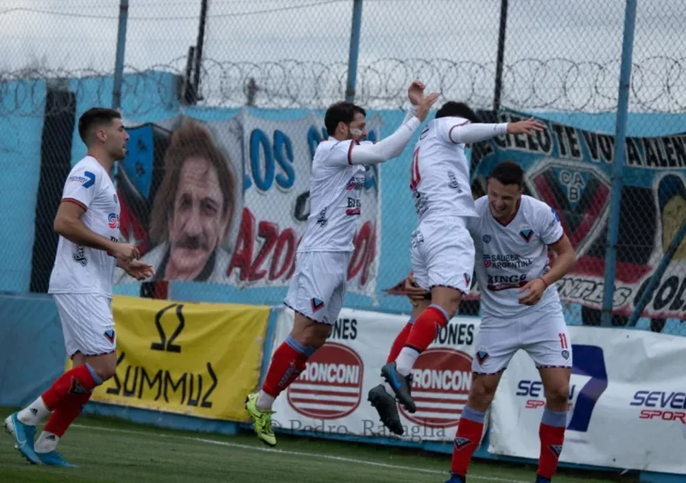 En Adrogué, Brown venció a Santamarina y se prendió