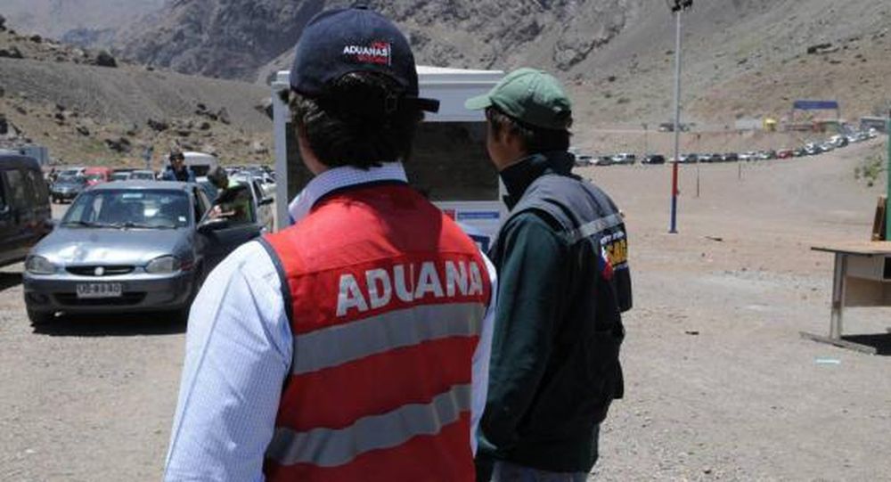 Aduaneros chilenos amenazan con un paro en el fin de semana largo