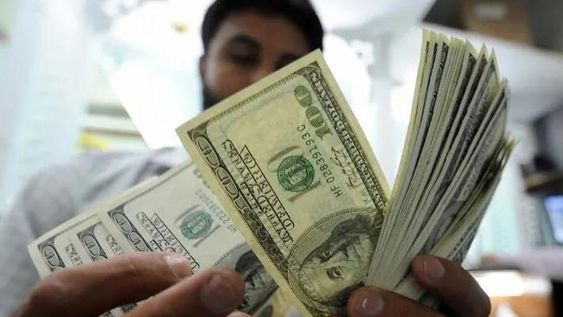 Crece 33,6% la incertidumbre de argentinos por precios y dólar