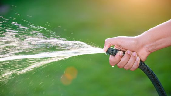 Ya rige el nuevo horario de uso restringido del agua potable: desde cuándo salen a multar