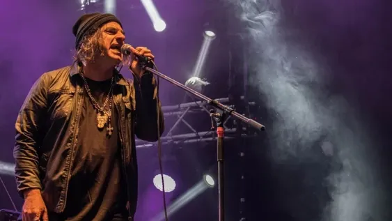Junior vendrá en abril