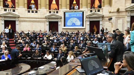 La sesión de la Cámara de Diputados donde se trata la reforma laboral tuvo momentos de tensión.