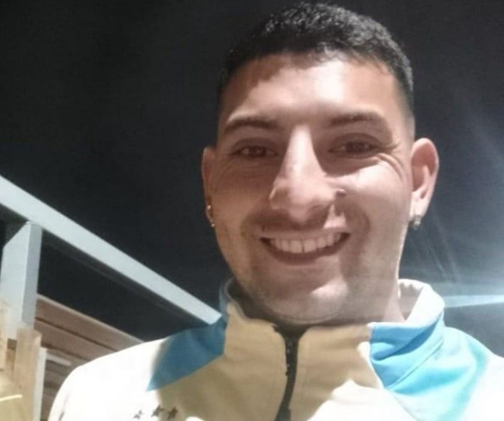 Amigos del joven baleado en una cancha, hicieron una campaña para reunir dinero para su familia