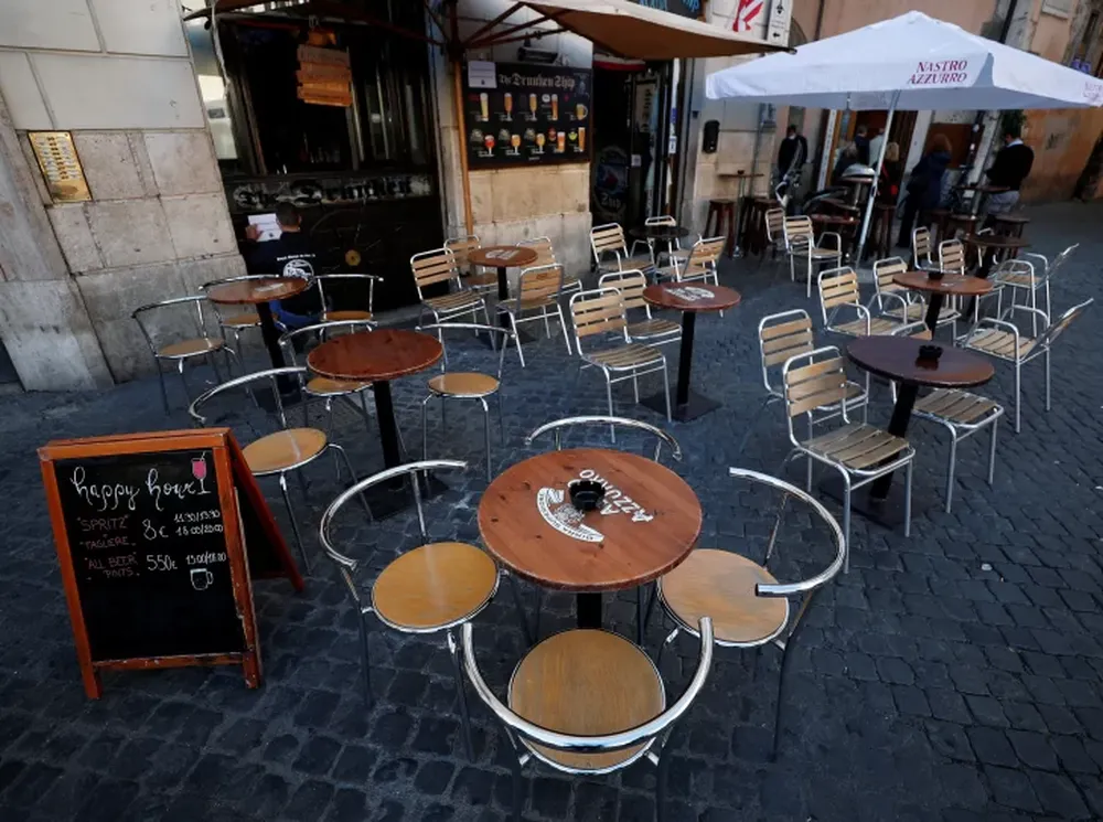 Italia prohíbe las salidas nocturnas en Roma, Milán y Nápoles