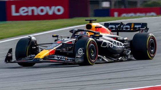 Verstappen afina su Red Bull con el mejor tiempo en los ensayos del GP de Gran Bretaña
