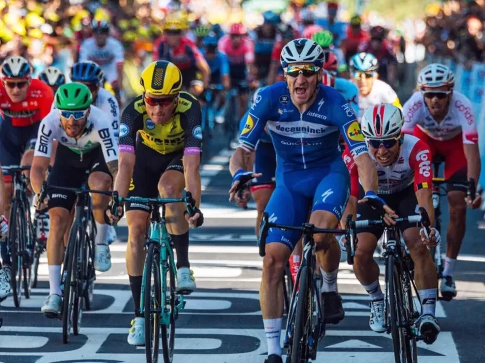Elia Viviani ganó la cuarta etapa y Julian Alaphilippe conservó la malla líder