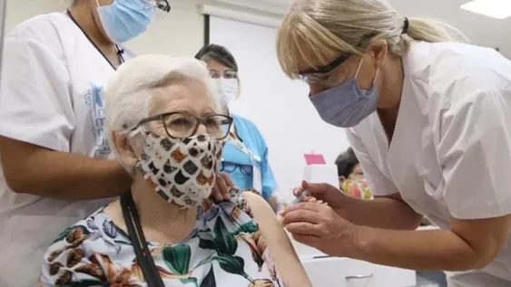 Cómo reclamar una indemnización por efectos adversos de las vacunas contra el covid-19