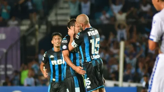 Racing goleó al Tomba y volvió a la punta con Defensa